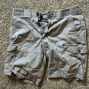 Men’s size 32 gray cargo shorts